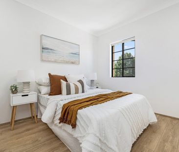 Modern Townhouse-Style Unit with Private Courtyard in Prime Location - Photo 5