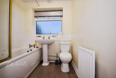 3 bedroom terraced house to rent - Photo 2