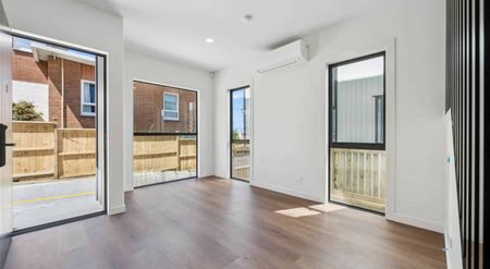 Premium Milford Location - 4 Bedroom 3.5 Bathroom - Photo 2