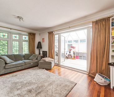 3 Bed Detached House, The Horse Close, RG4 - Photo 3