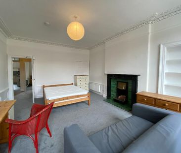 4 bedroom flat to rent - Photo 3