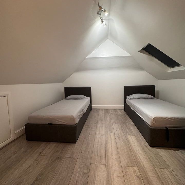 2 Bed Flat, Ilford, IG6 - Photo 1