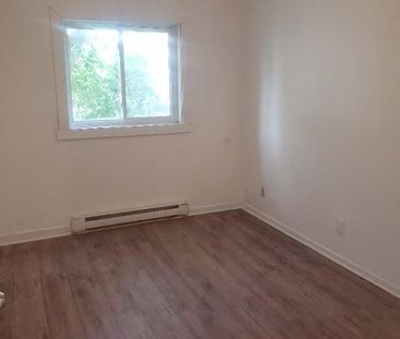 LOGEMENT 5 ½ À LOUER - TRÈS GRAND-APPARTEMENT - STYLE CONDO - Photo 4