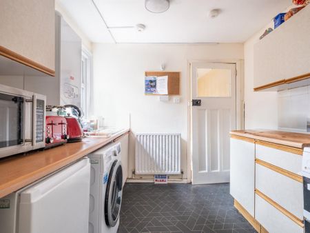 4 bedroom maisonette to rent - Photo 3