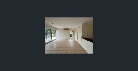 Waterfront Elegance in Broadbeach Waters - Garden maintenance included - Photo 4