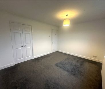 A spacious four bedroom family detached house with enclosed garden ... - Photo 3