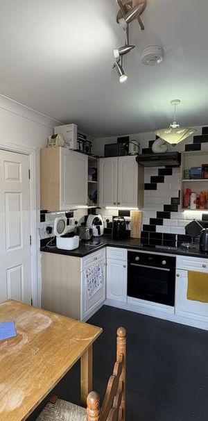 1 bedroom in a house share to rent - Photo 1