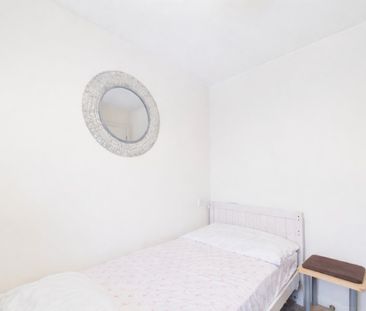Lloyd Close, Cheltenham, Gloucestershire, GL51 - Photo 5