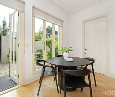 PRIVATE & TRANQUIL LIVING IN THE HEART OF BRIGHTON - Photo 3