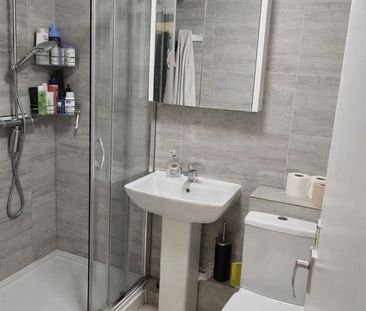 Room in a Shared Flat, Battersea Park Road, SW11 - Photo 6