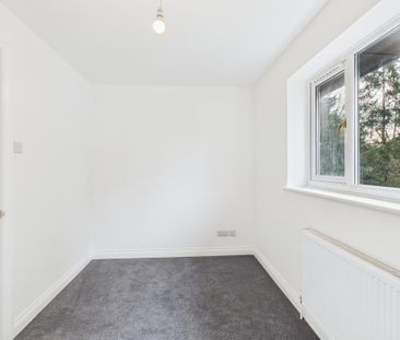 2 bedroom semi-detached house to rent - Photo 6