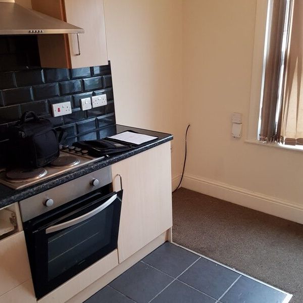 Flat 4, Harehills Lane, Harehills, Leeds, LS9 6HJ - Photo 1