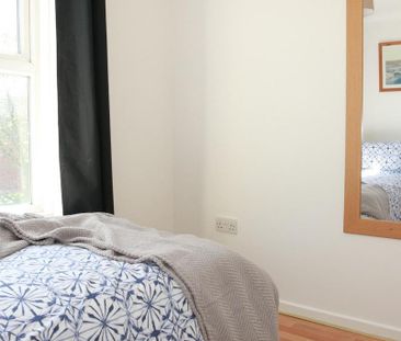 1 bedroom in a house share to rent - Photo 2