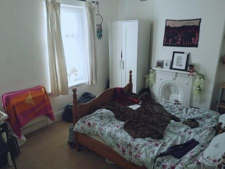 4 bedroom terraced house to rent - Photo 3