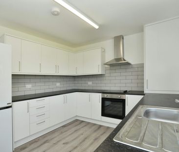 Bungalow to rent on - Photo 2