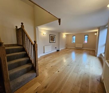 5 bedroom barn conversion to rent - Photo 1