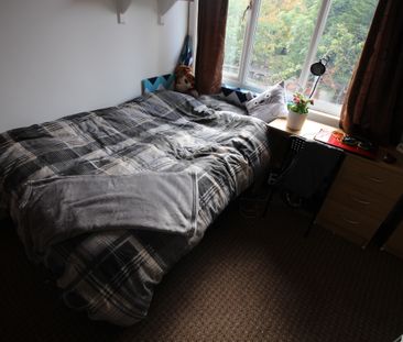 5 Bed - 2 Headingley Crescent, Headingley, Leeds - LS6 3EH - Student - Photo 2