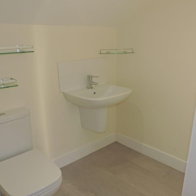 2 bedroom property to rent - Photo 1
