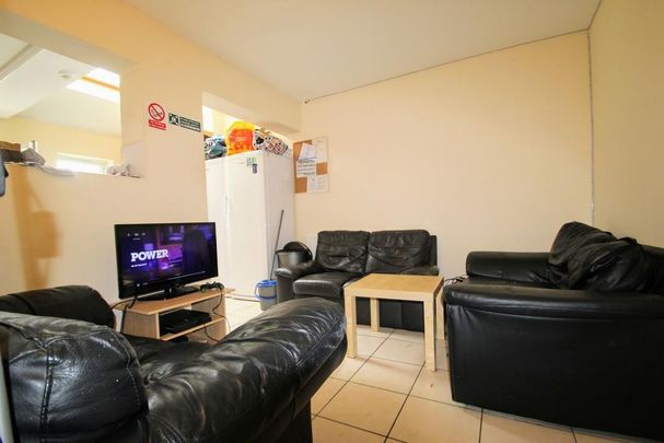 6 bedroom end of terrace house to rent - Photo 1