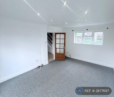 3 bedroom end of terrace house to rent - Photo 1