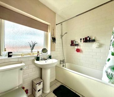 2 bedroom semi-detached house to rent - Photo 5