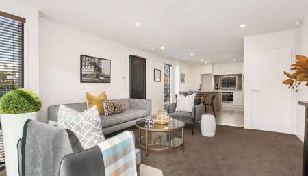 Three-bedroom townhouse in St Albans - Photo 3