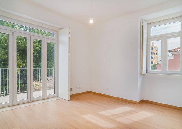 2 Bedroom Apartment with parking, Lumiar, Lisboa