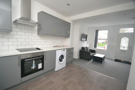 2 bed Mid Terraced House for Rent - Photo 2