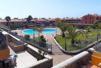 **Se alquila en Costa del Silencio apartamento de 2 dormitorios.