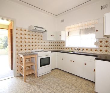 Three Bedroom Family Home - Photo 3