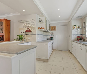 FOR RENT - PICTURE-PERFECT FAMILY HOME - Photo 4