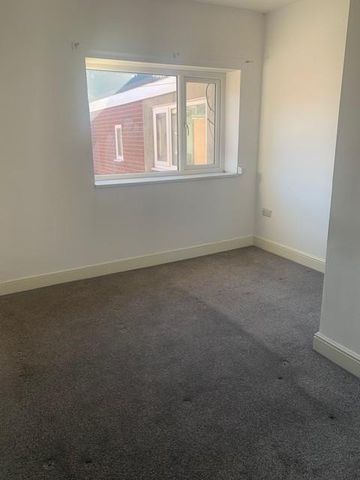 4 bedroom terraced house to rent - Photo 3