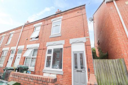 1 bedroom in a house share to rent - Photo 4