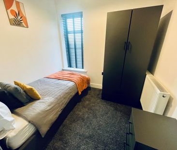 1 bedroom in a house share to rent - Photo 2