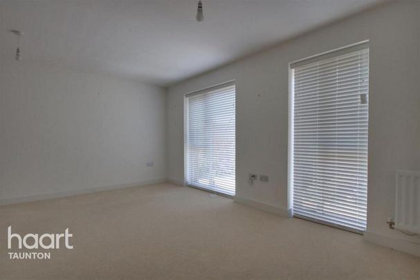 4 bedroom townhouse to rent - Photo 1