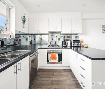 Beachside Living in Parkdale. - Photo 2