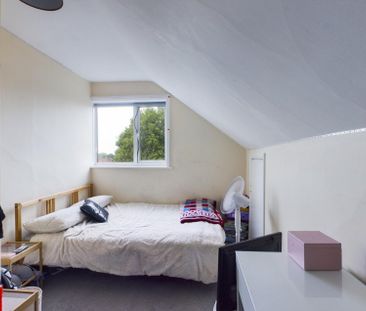 Shepperton Road, Staines-upon-Thames, Surrey,TW18 - Photo 3