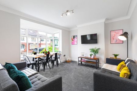 1 bedroom in a house share to rent - Photo 2