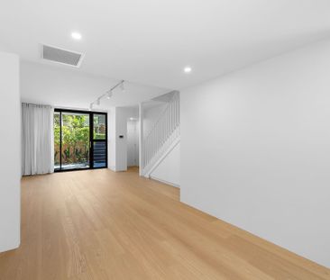 Spacious Renovated 3 Bedroom Townhouse in the Heart of Neutral Bay - Photo 5