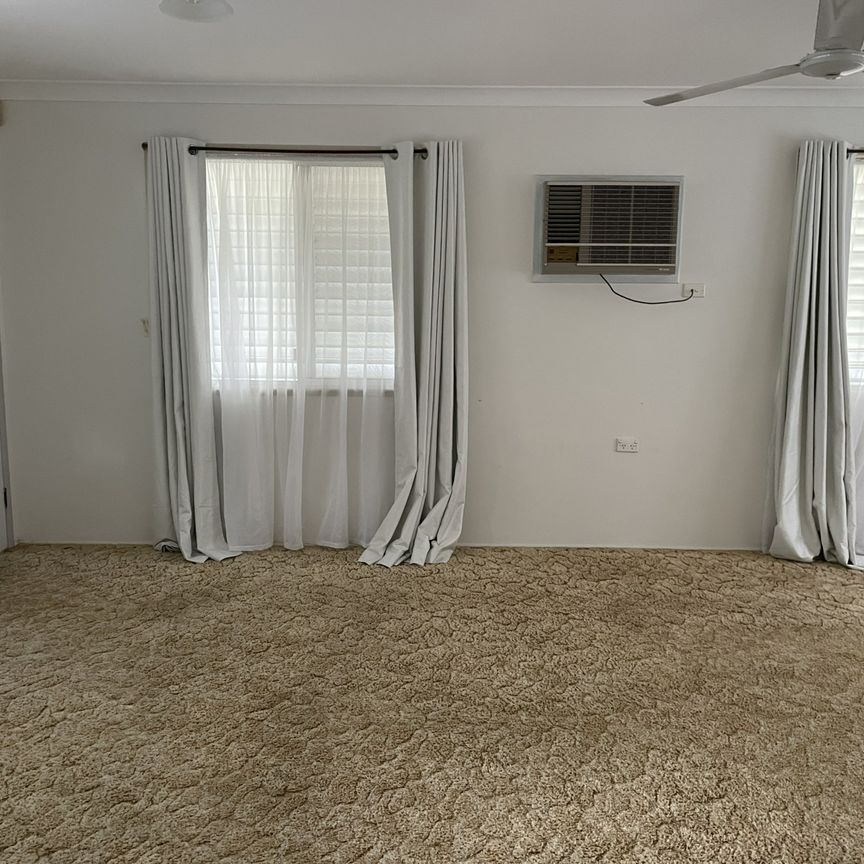 Large Family Home + Sought After Location! - Photo 1