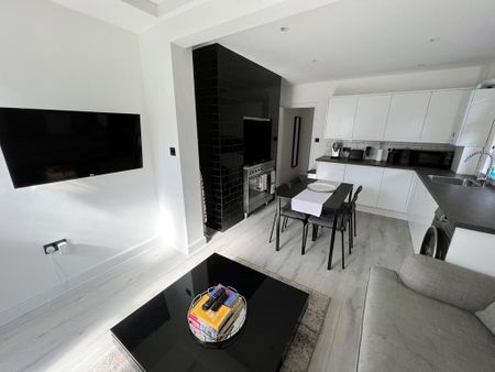 3 bedroom maisonette to rent - Photo 2