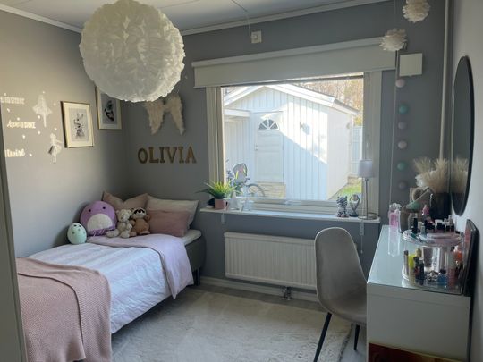 Hallstenshagen, Västra Frölunda - Photo 1