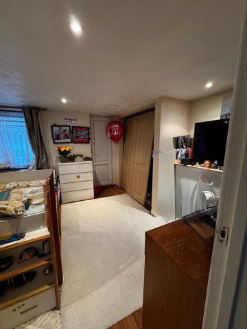 1 Bed Flat, Charlton, SE7 - Photo 2