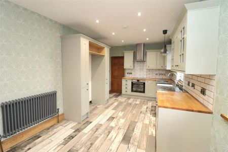 2 bedroom semi-detached house to rent - Photo 2