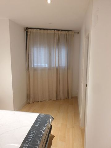 Piso de alquiler en Carrer de L'escultor Viciano, 1, Casco Histórico - Photo 3