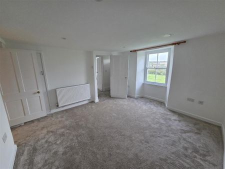 4 bedroom detached house to rent - Photo 3