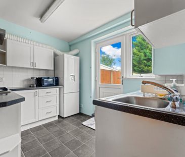 3 bedroom mid terraced house to rent, - Photo 6