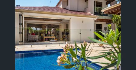 Immaculately Presented Fully Furnished Home with a Garden Oasis - Photo 2