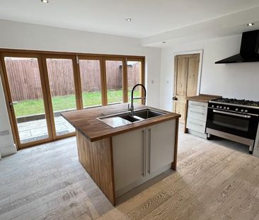 4 bedroom detached house to rent - Photo 5