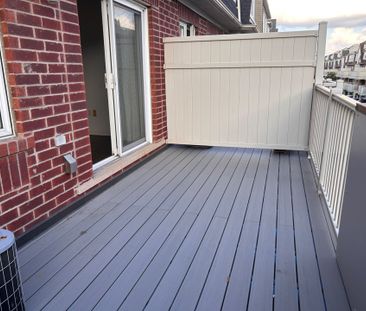 For Lease - 754 Neighbourhood Circle Unit# 2, Mississauga, Ontario - Photo 4